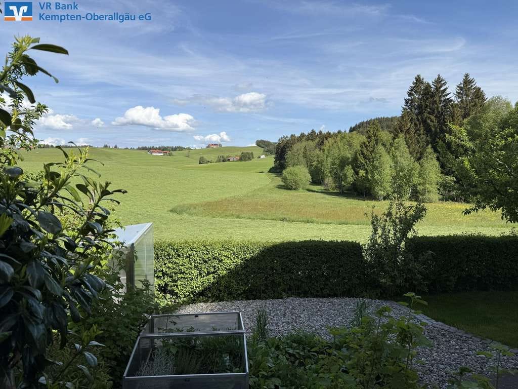 Immobilie in Wiggensbach - Attraktives Einfamilienhaus in ländlicher, traumhafter Lage für Natur und Gartenliebhaber - Bild 3