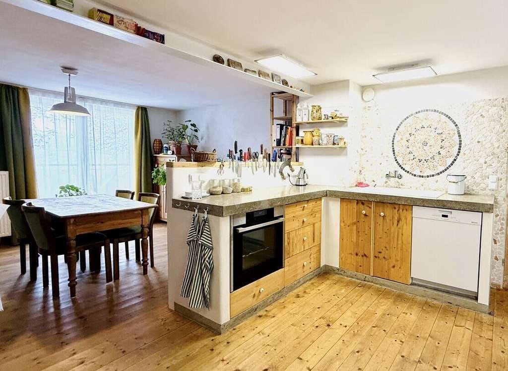 Immobilie in Lich - Neu Entdeckt - geräumiges Einfamilienhaus in ruhiger Waldrandlage - Bild 2