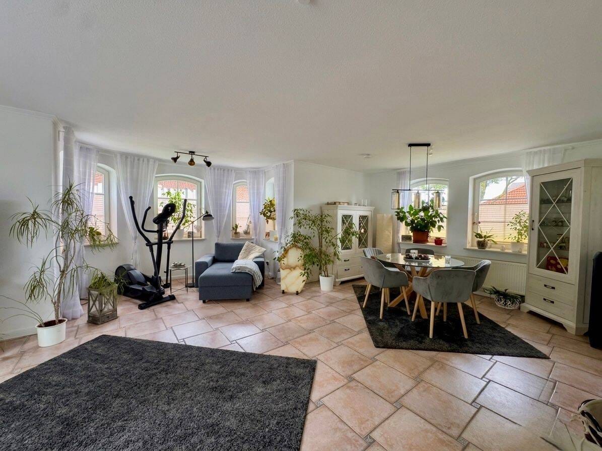 Immobilie in Pahlen - Luxuriöses Friesenhaus mit 193 m² im Herzen von Pahlen mit direktem Parkzugang und 800 m² Grundstücksfläche! - Bild 3