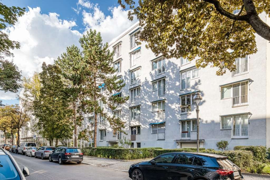 Immobilie in Berlin - ⭐⭐⭐ Tenanted 42m² apartment within walking distance of the Ku-Damm ! - Bild 0