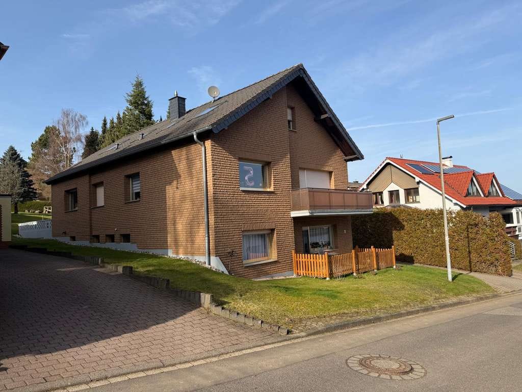 Immobilie in Nettersheim - Kapitalanlage mit Perspektive: Vermietetes Dreifamilienhaus plus Baugrundstück in Nettersheim - Bild 1
