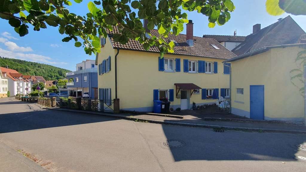 Immobilie in Kandern - EFH mit ELW & Nebengebäude zentral in Kandern - Bild 2