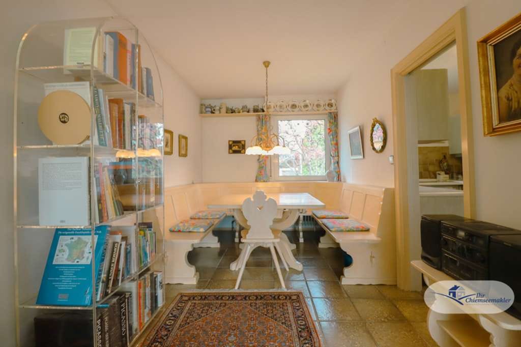 Immobilie in Bernau am Chiemsee - Einfamilienhaus mit Wohlfühlfaktor – Studio, Sauna und sonniges Grundstück in Bestlage - Bild 2