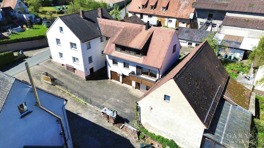 Immobilie in Dachsbach - Ein Kaufpreis -  zwei Wohnhäuser - mit Scheune und Gartenidylle !!! - Bild 1