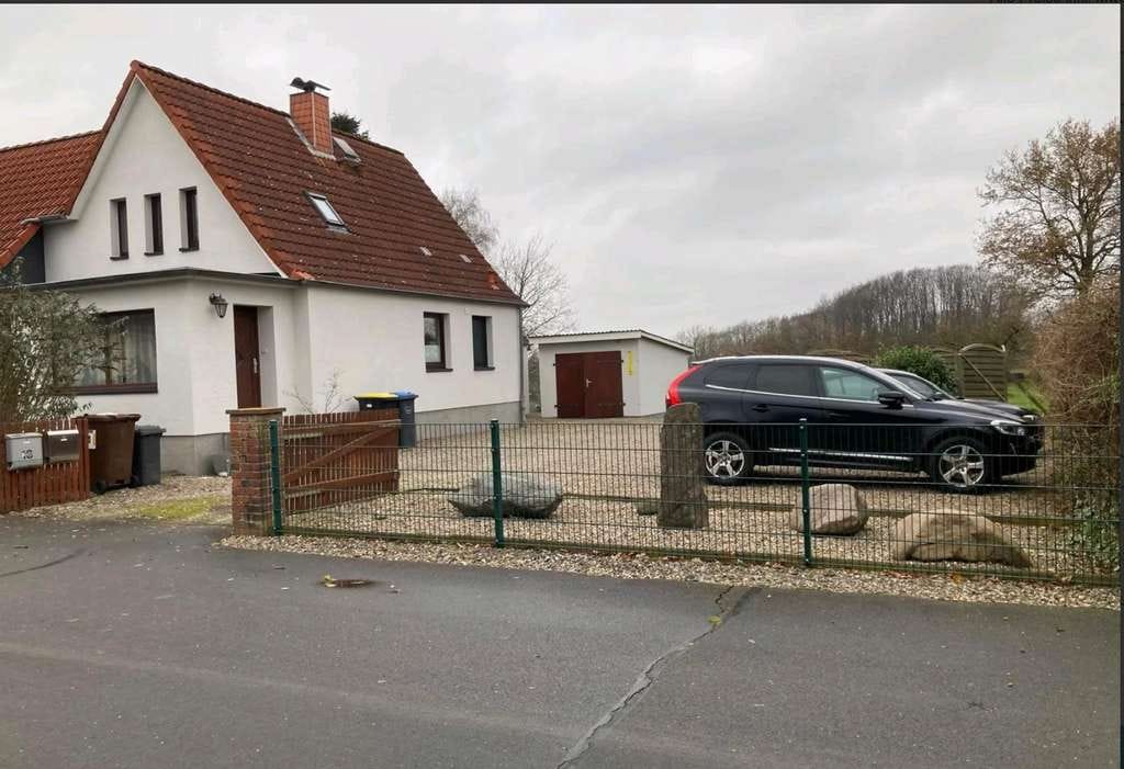Immobilie in Damendorf - gepflegtes 2-Familienhaus mit kl. Whg und großem Grundstück - Bild 1