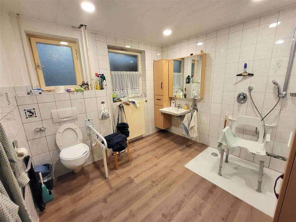 Immobilie in Schillingsfürst - „WOHNHAUS MIT VIELEN NUTZUNGSMÖGLICHKEITEN“ EFH MIT GEW. ERWEITERUNG IN 91583 SCHILLINGSFÜRST - Bild 2