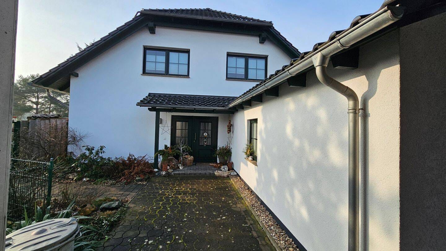 Immobilie in Sangerhausen - sehr hochwertiges, großes Wohnhaus mit viele Nebengelass - Bild 1