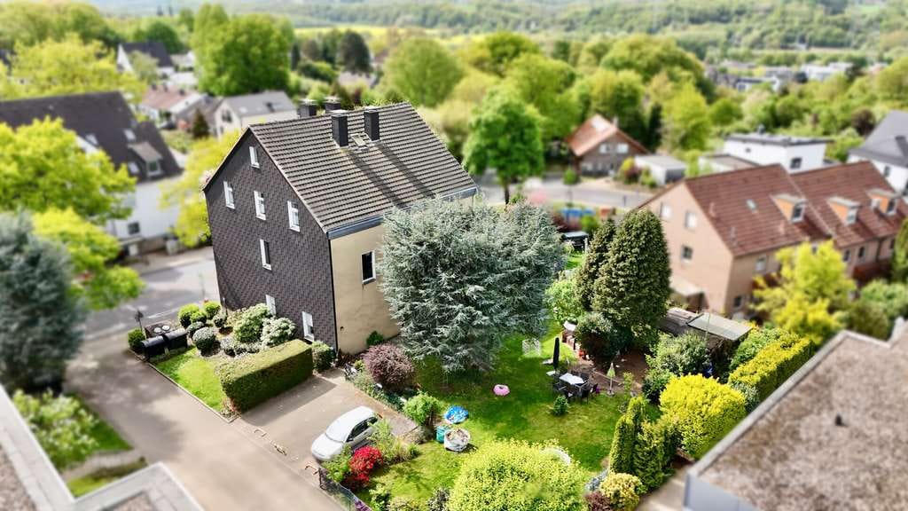 Immobilie in Bochum - Attraktive Kapitalanlage - Mehrfamilienhaus mit fünf Wohneinheiten und großem Grundstück - Bild 1