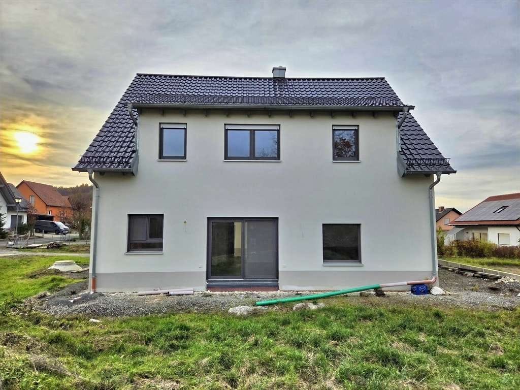 Immobilie in Rauhenebrach - Junges und großes EFH in ruhiger, sonniger Siedlungslage (Wfl. 220 m² / Grund 949 m²) mit Doppelg - Bild 4