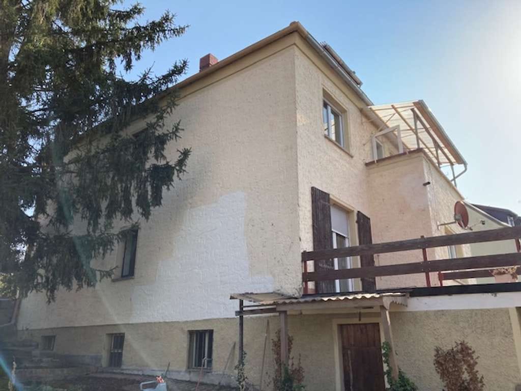 Immobilie in Artern - Großes Wohnhaus mit 1050 m² Grundstück, Garten, Garagen und Zufahrt in Artern - Bild 3