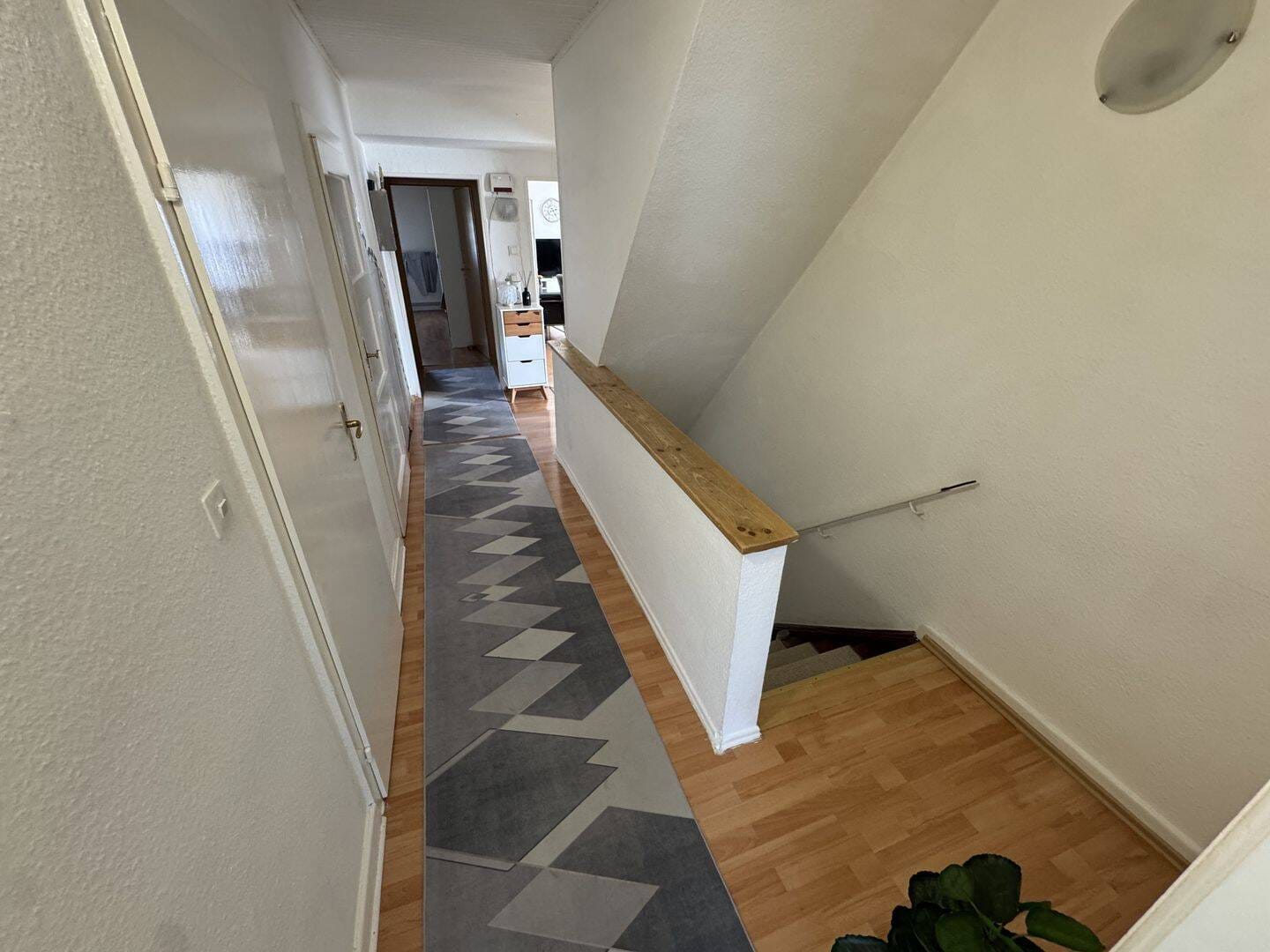 Immobilie in Kirchhain - Perfekte Innenräume - Außen nur noch Feinschliff - Bild 3