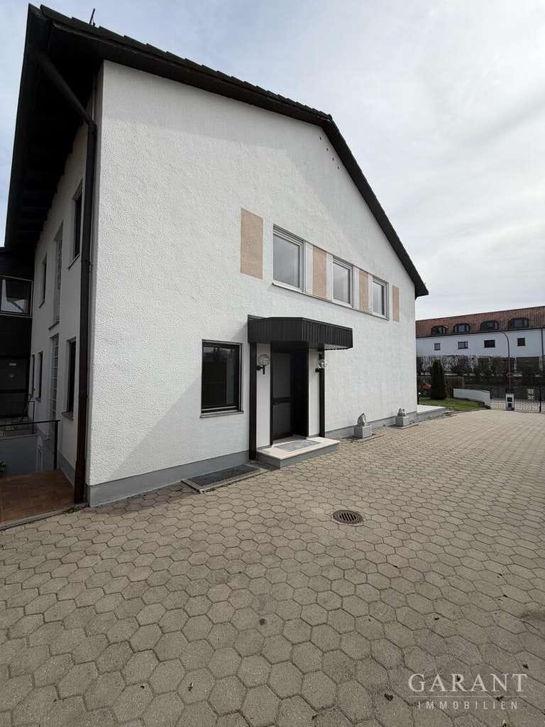 Immobilie in Velden - Großzügiges Einfamilienhaus mit Einliegerwohnung auf ca. 1.160 qm Grundstück - Vielseitig nutzbar - Bild 2