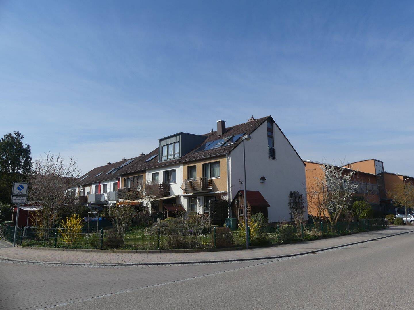 Immobilie in Heilsbronn - Wohnen in Bestlage! Schönes Reiheneckhaus mit Garage und großem Garten! - Bild 1