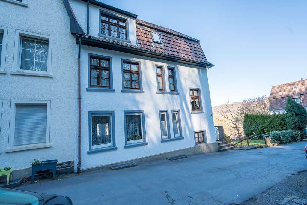 Immobilie in Altena - Vielseitiges 2-3 Familienhaus mit Wohlfühlcharakter - Bild 1