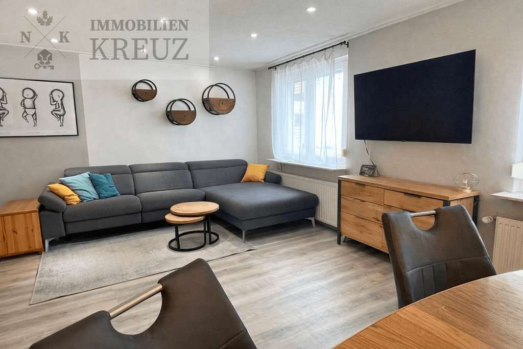 Immobilie in Tauberbischofsheim - Gepflegtes Einfamilienhaus mit Kamin und großzügiger Terrasse - Bild 1