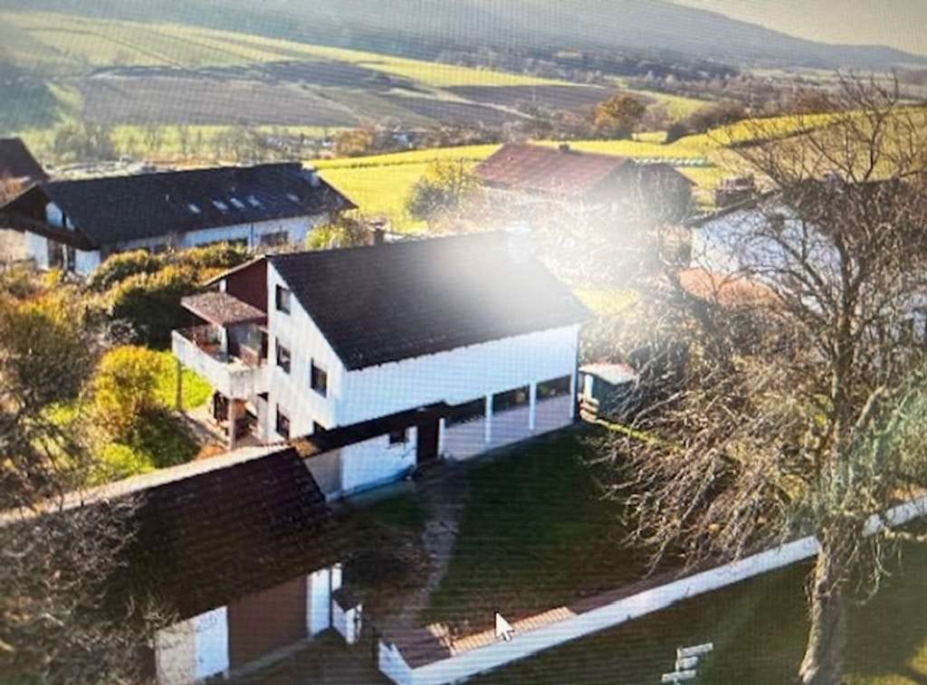 Immobilie in Neukirchen beim Heiligen Blut - Traumlage mit Bergblick: Einfamilienhaus mit großem Garten am Fuße des Hohen Bogens - Bild 0