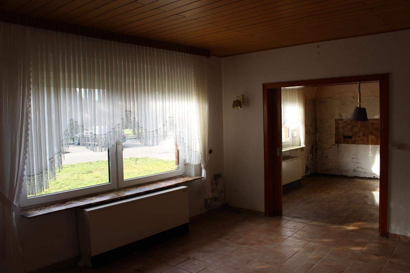 Immobilie in Moormerland - Freistehendes Einfamilienhaus mit 6 Zimmern und großem Grundstück in 26802 Moormerland - Warsingsfehn - Bild 2