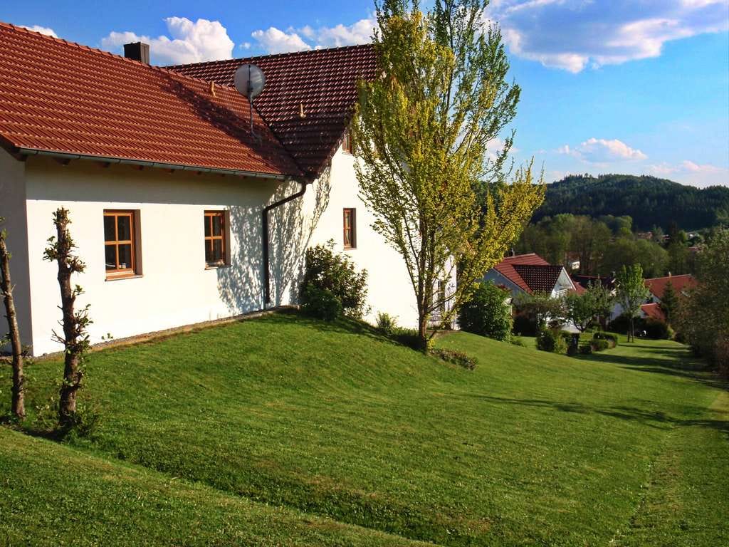 Immobilie in Neukirchen - Einfamilienhaus | 350m² | Hanglage | Balkon | Terrasse | Garten | Sauna - Bild 3