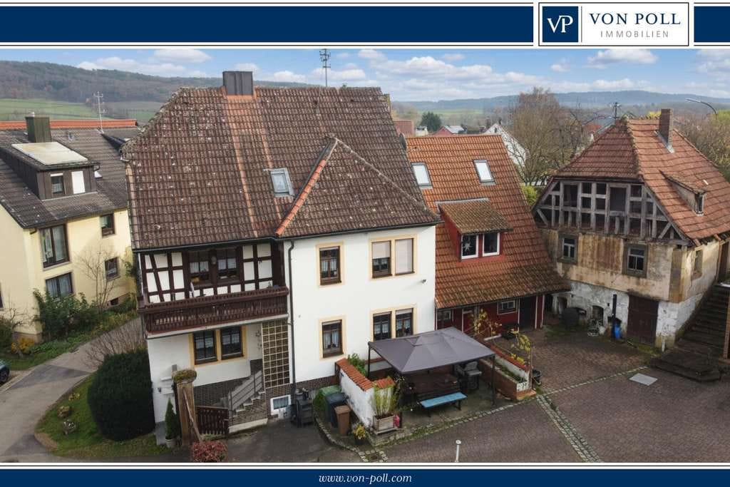 Immobilie in Rattelsdorf - Großzügiges Zweifamilienhaus mit Pferdehaltungsmöglichkeit in idyllischer Lage - Bild 0