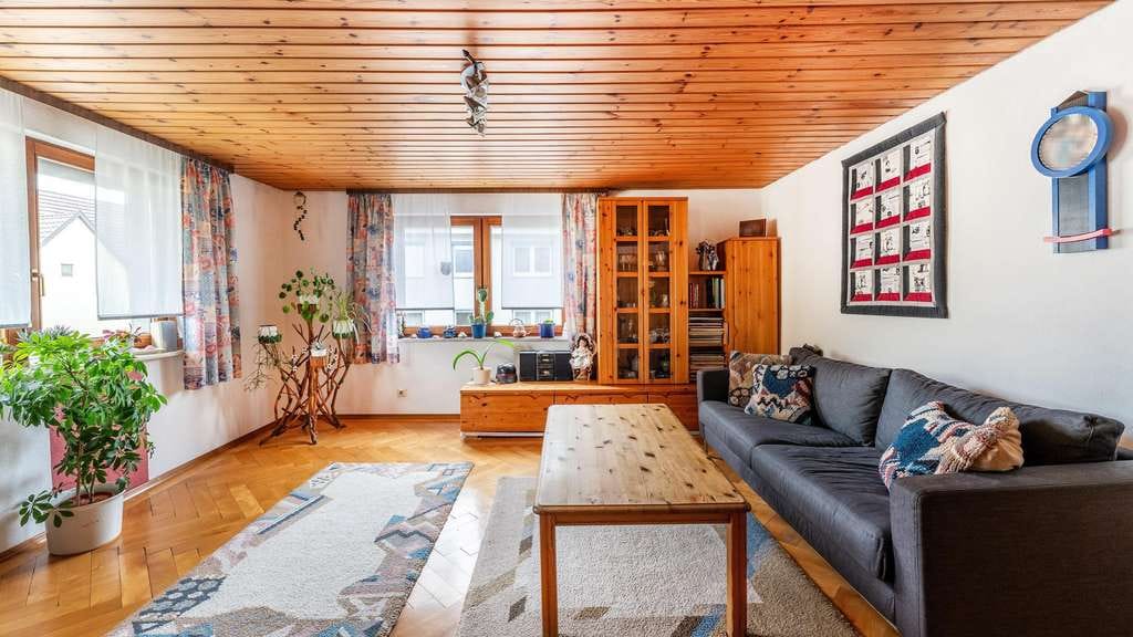 Immobilie in Dunningen - ZFH mit Maisonette, Scheune und großem Grundstück - vielseitig nutzbar - Bild 4
