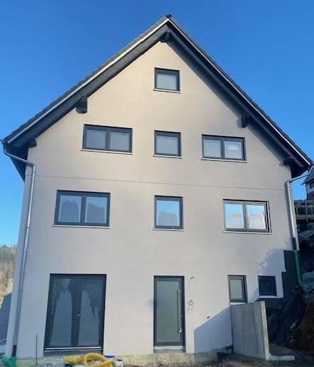 Immobilie in Ottenhöfen im Schwarzwald - Moderne 3 Zimmer Maisonette-Wohnung mit Bergblick - Bild 2