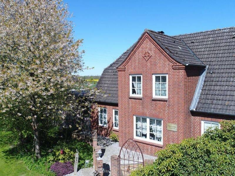 Immobilie in Mildstedt - Charmantes Haus vor den Toren von Husum für die Große Familie mit vielen Nebenräumen - auch für Gewerbe geeignet - Bild 0