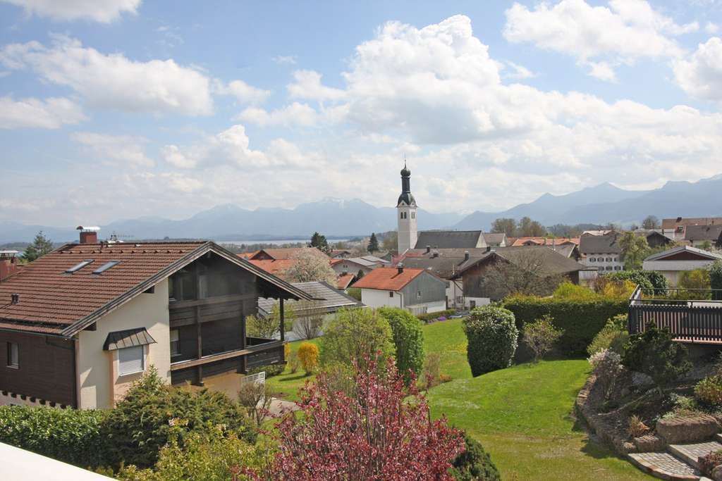 Immobilie in Rimsting - Einfamilienhaus mit schönem Weitblick auf die Alpen und den Chiemsee - Bild 2