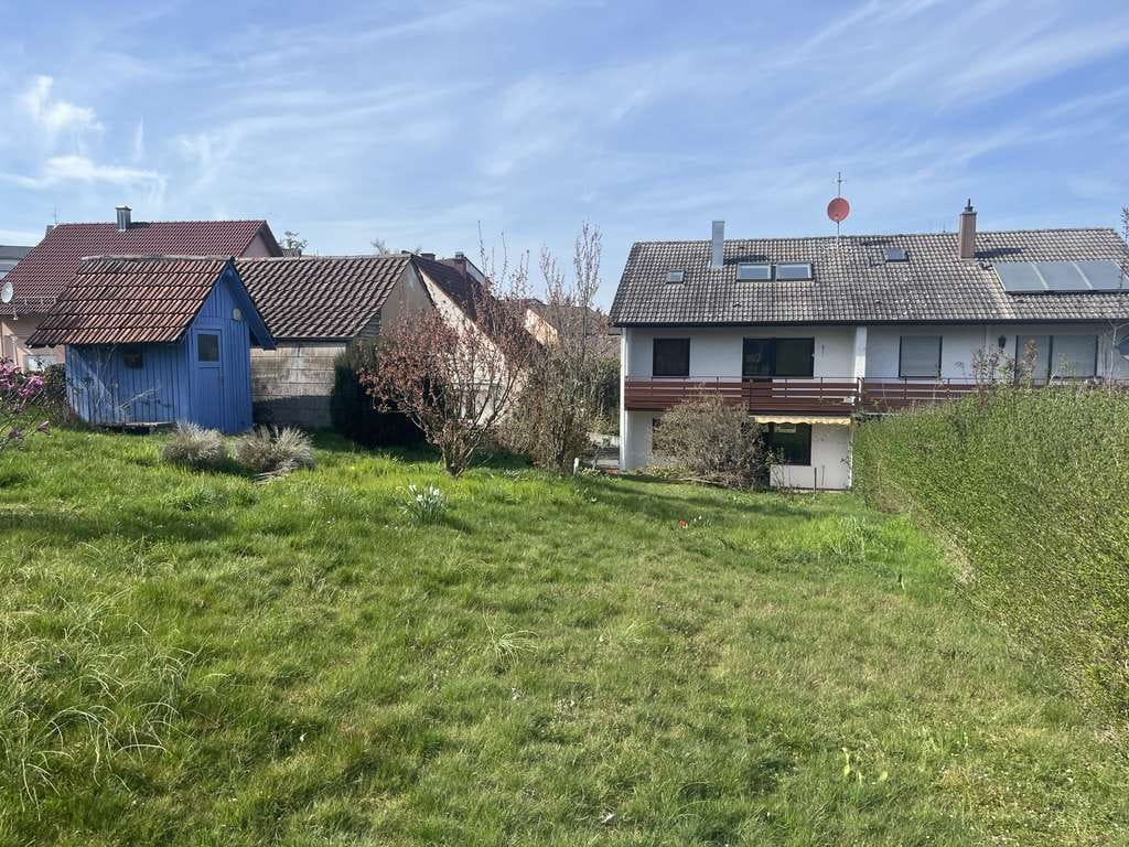 Immobilie in Niefern-Öschelbronn - Platzwunder mit Seltenheitswert: Familien-DHH auf beeindruckendem 670 m² Sonnengrundstück - Bild 1