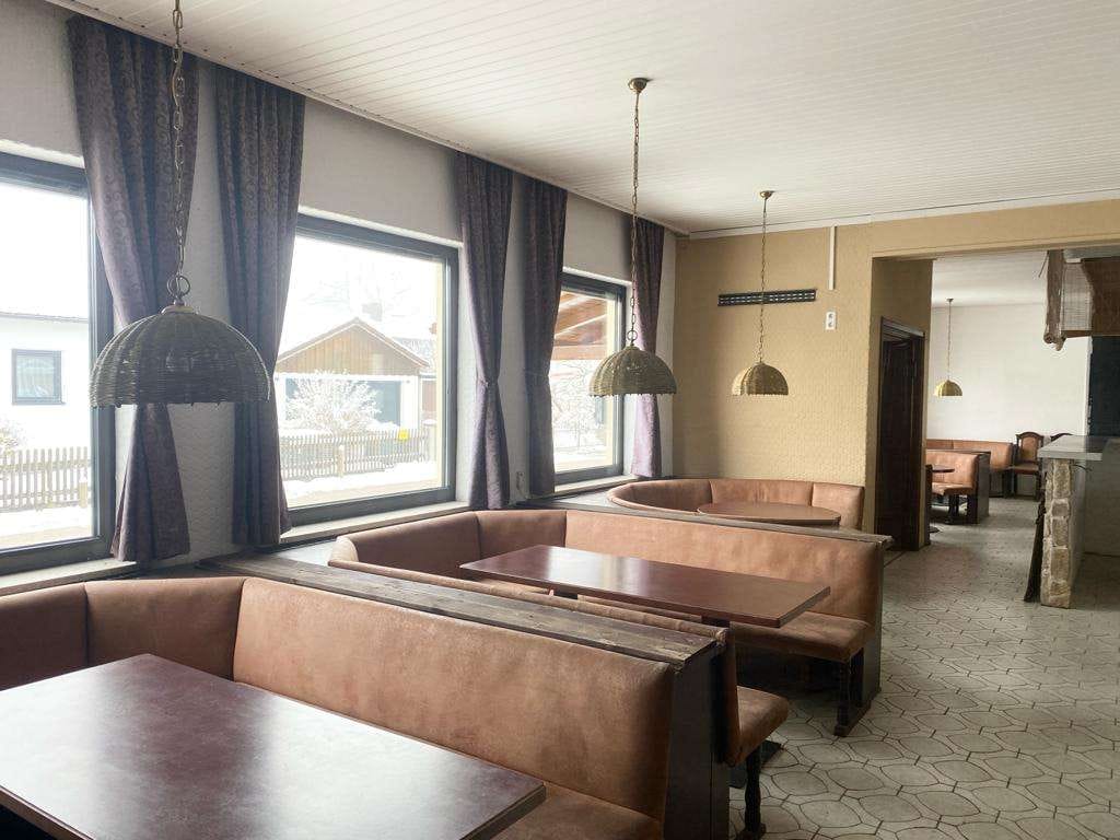 Immobilie in Forstern - UMBAU ZU EINER 5-ZIMMER-WOHNUNG ODER ZWEI WOHNEINHEITEN-POTENZIALFLÄCHE IM ERDGESCHOSS - Bild 1