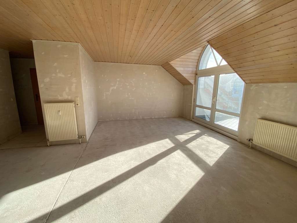 Immobilie in Kirchberg an der Murr - Lichtdurchflutete Dachgeschosswohnung und viel Platz für eigene Ideen! - Bild 4