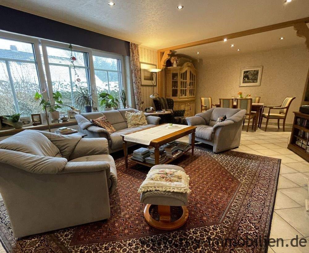 Immobilie in Westoverledingen - +++ Viel Platz, ideal für die große Familie, Kamin, Wintergarten, PV-Anlage mtl. € 289,- Einspeisungsvergütung ! +++ - Bild 1