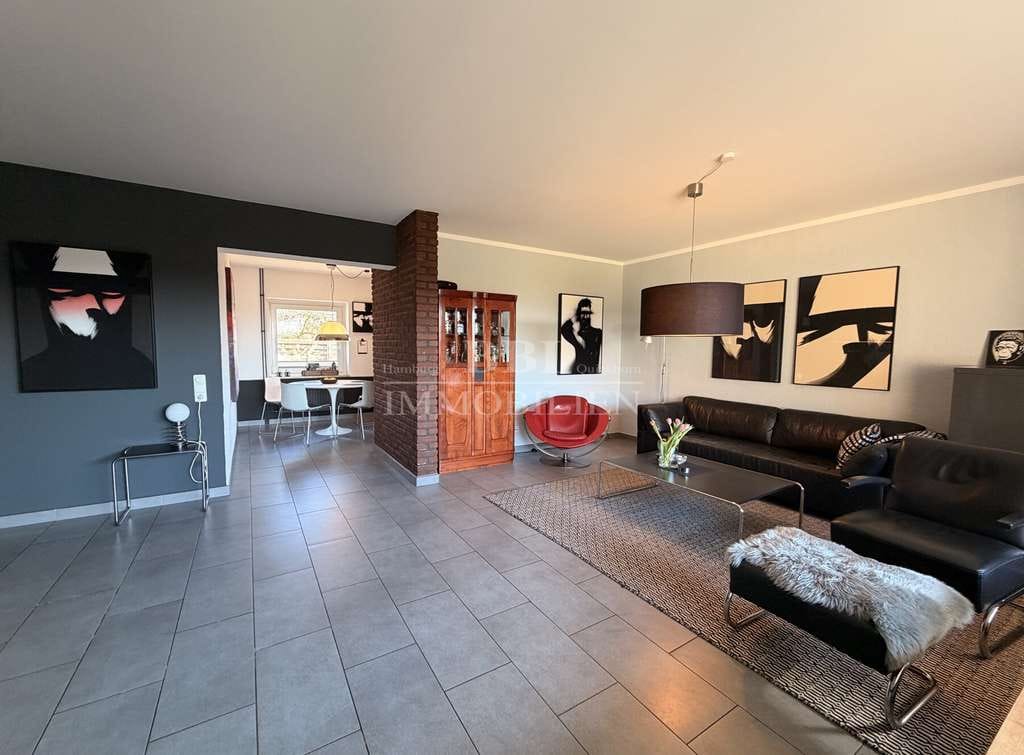 Immobilie in Henstedt-Ulzburg - Attraktives Zuhause mit Einliegerwohnung und sonnigem Grundstück - Bild 2