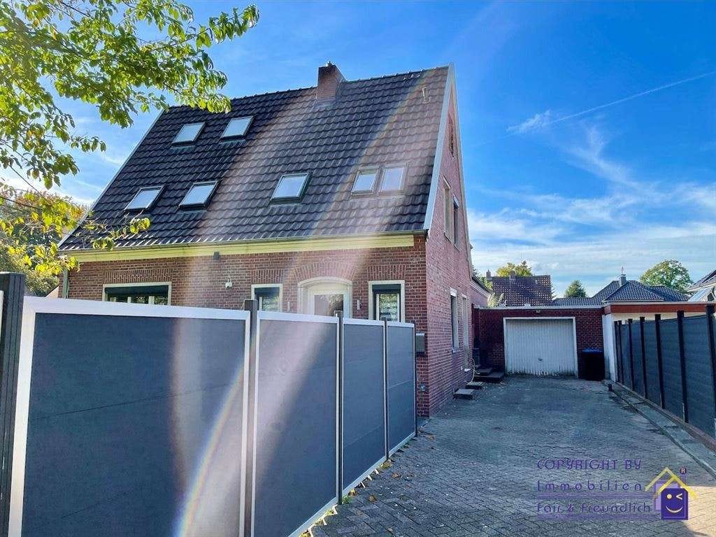 Immobilie in Hesel - *** TEIL SANIERTES DOPPELHAUS MIT POOL UND GARAGE IN HESEL! Wohnen direkt am Heseler Wald - Bild 1