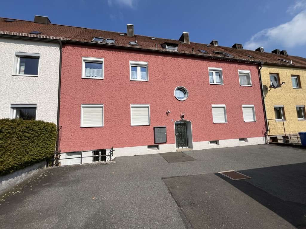 Immobilie in Weiden in der Oberpfalz - Leerstehendes 5-Familienhaus in ruhiger Wohnlage von Weiden zu verkaufen - Bild 0