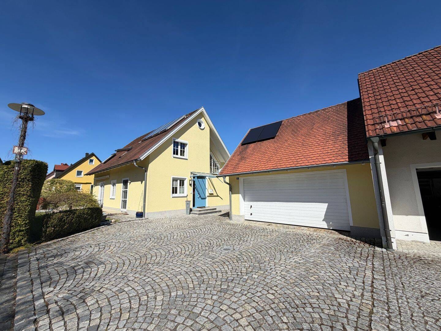 Immobilie in Altenstadt an der Waldnaab - Einfamilienhaus mit großzügigem Garten und Doppelgarage in hervorragendem Zustand - Erbbaugrundstück mit 70 Jahren Restlaufzeit - Bild 4