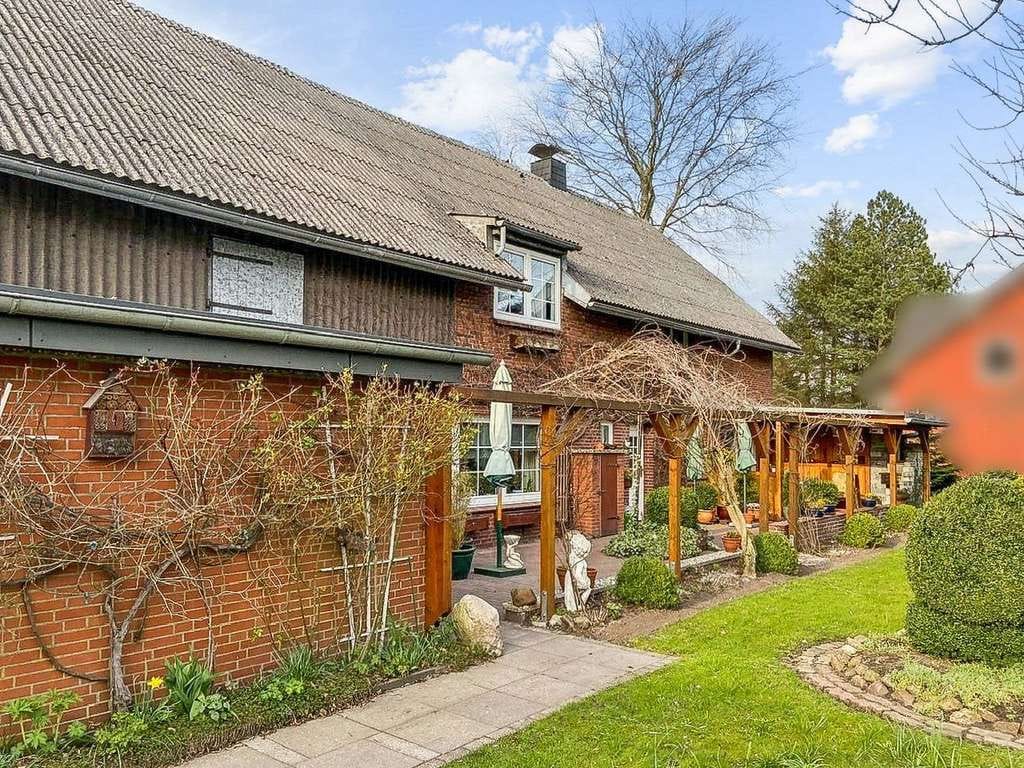 Immobilie in Elsdorf-Westermühlen - Einfamilienhaus bei Rendsburg - exklusives Wohnen auf weitläufigem Grundstück mit Waldanteil - Bild 2