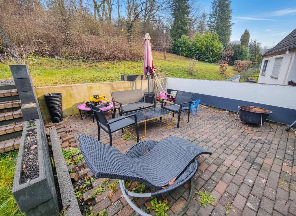 Immobilie in Gemünden - Massiv gebautes Doppelhaus mit Garten, Terrasse und Erweiterungspotenzial! - Bild 3