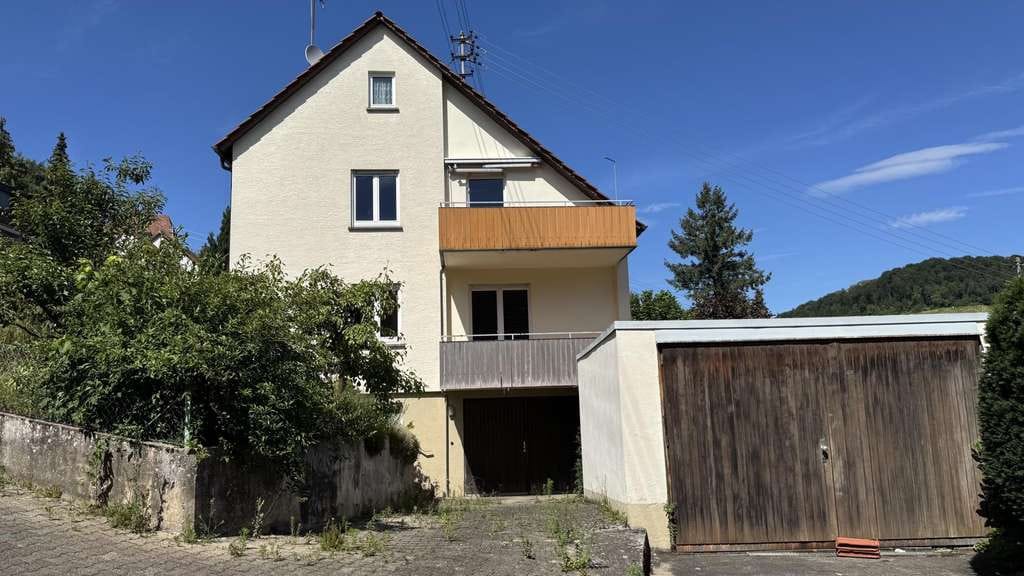 Immobilie in Winnenden - Charmantes Zweifamilienhaus in ruhiger Wohnlage von Winnenden - Bild 2