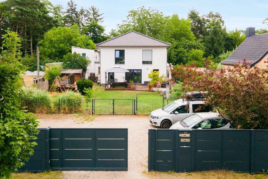 Immobilie in Petershagen/Eggersdorf - Moderne Stadtvilla + renovierte Remise: Mehrfamilienwohnen in Petershagen! - Bild 2