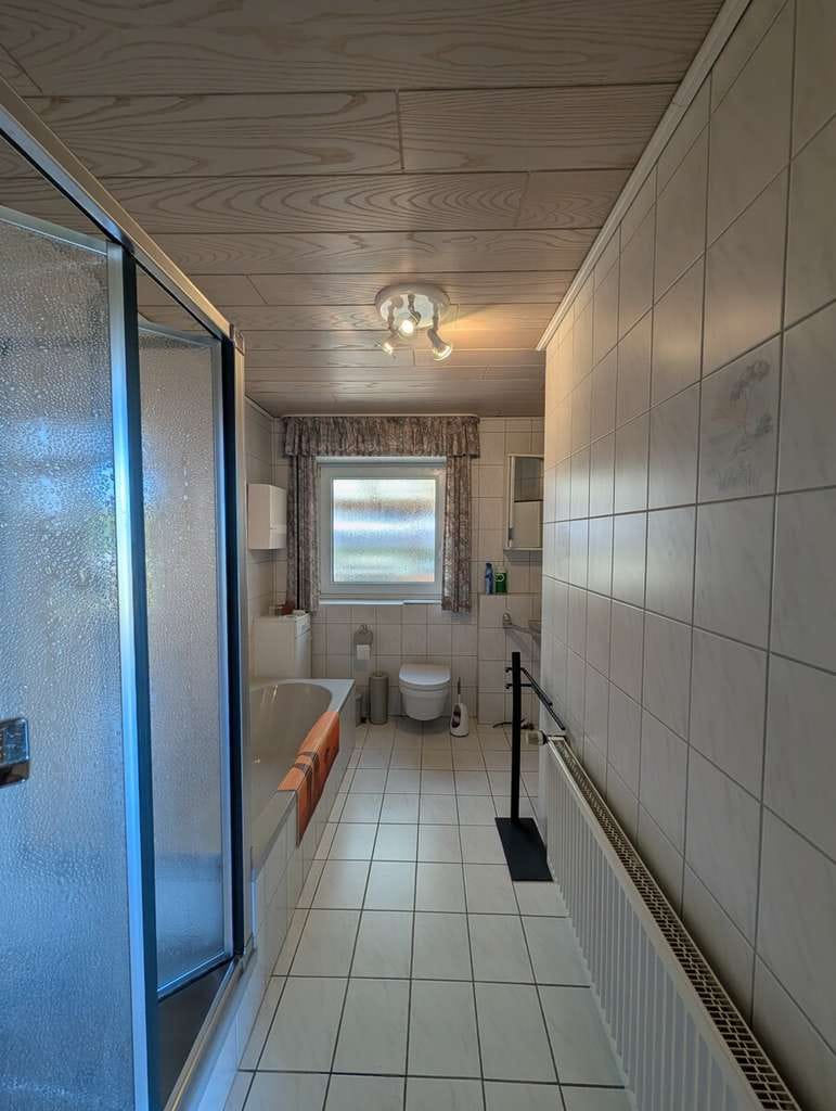 Immobilie in Hüllhorst - Großes Grundstück in Hüllhorst: Einfamilienhaus mit Potenzial zur Neugestaltung - Bild 3