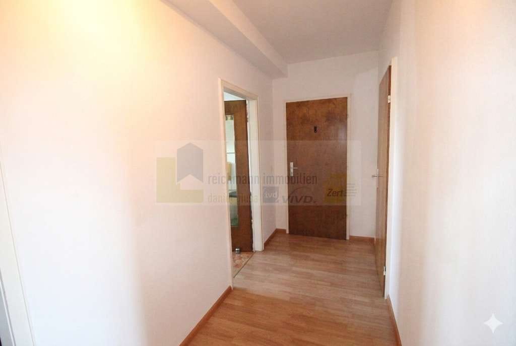 Immobilie in Bad Dürrheim - Zentral wohnen mit Weitblick: Helle 2-Zimmer-Dachgeschosswohnung mit Dachterrasse/Loggia im Herzen v - Bild 3