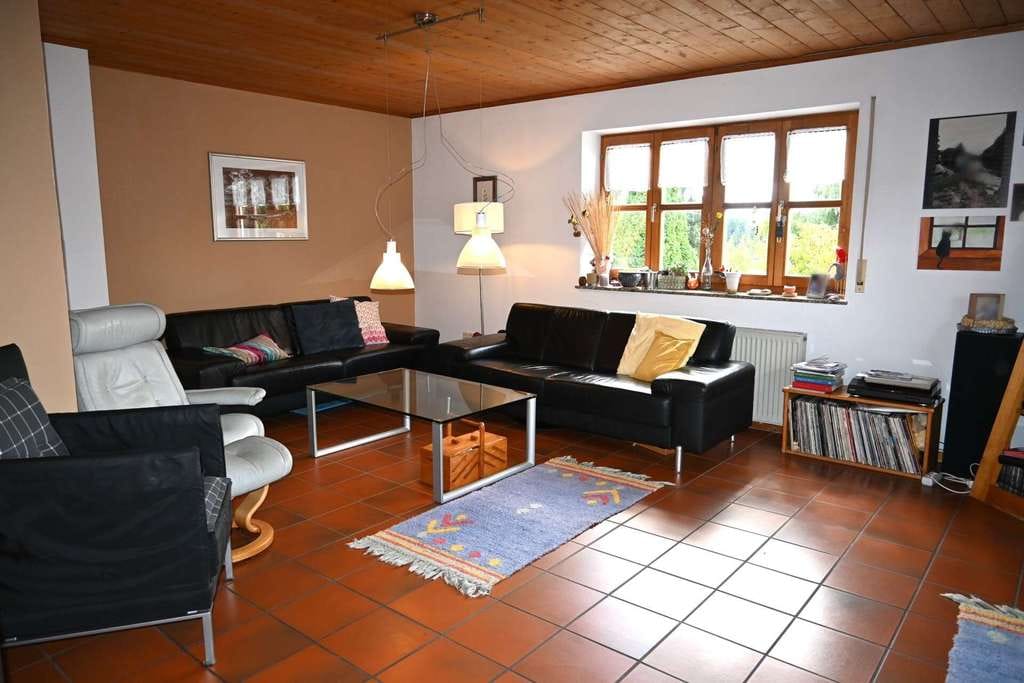 Immobilie in Witzmannsberg - Gemütliches Familienhaus mit Einliegerwohnung im Grünen! - Bild 2