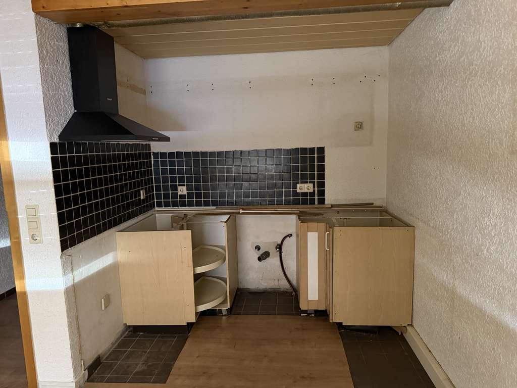Immobilie in Bad Urach - Mehrfamilienhaus mit Garten, Garage und zwei Stellplätzenin Bad Urach - Wittlingen - Bild 2