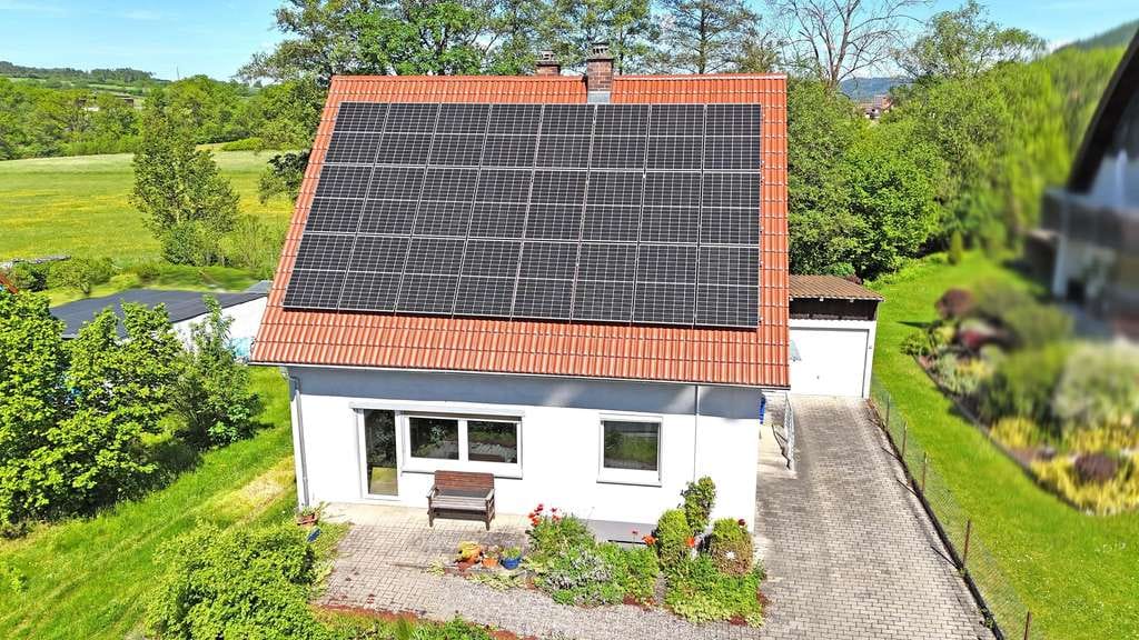 Immobilie in Stadtsteinach - Haus zum Verlieben – Ruhe und Zukunftsenergie! - Bild 1