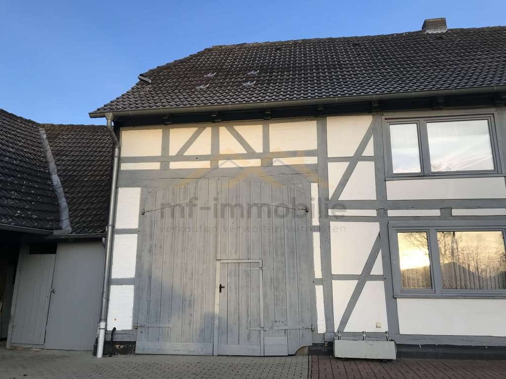 Immobilie in Lehre - Mehrfamilenhaus mit 5 Wohnungen, mit Potenzial zur Aufteilung - Bild 1