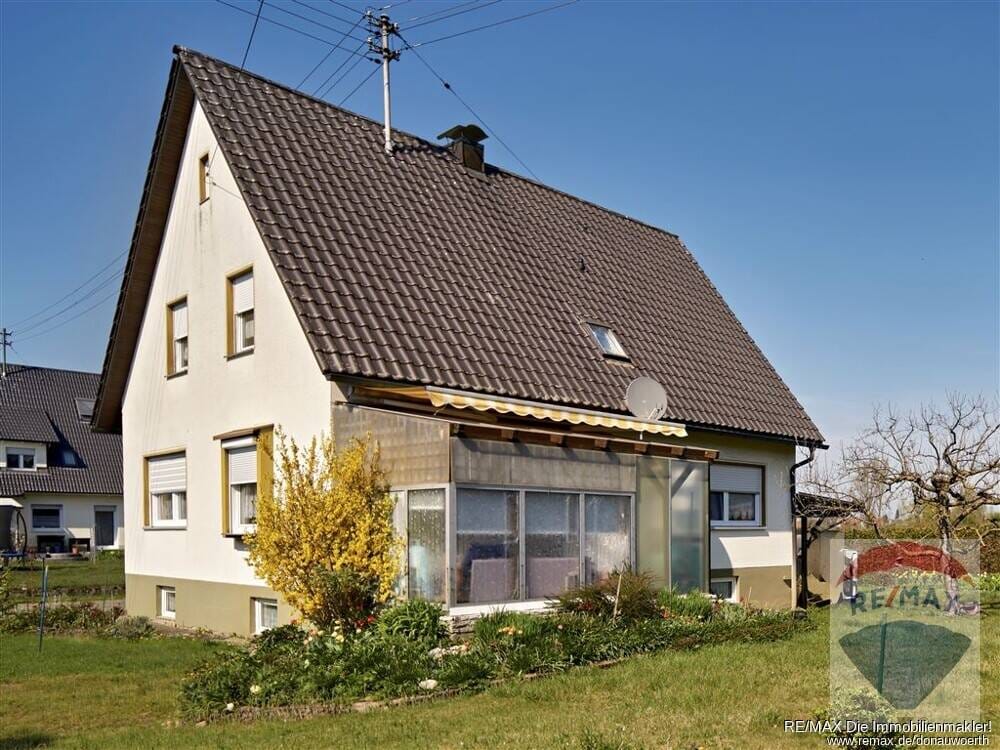 Immobilie in Wertingen - Gepflegtes Familienhaus mit viel Potenzial und schönem Garten - Bild 0