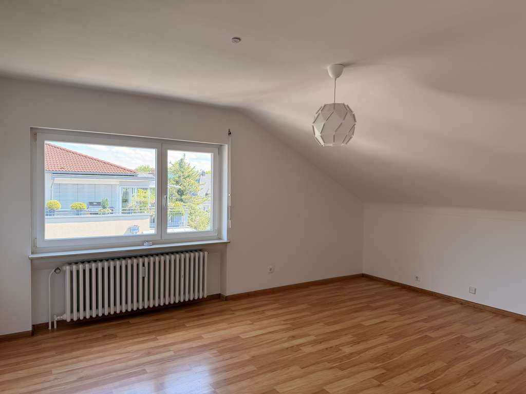Immobilie in Grenzach-Wyhlen - 5-Zimmer-Dachgeschosswohnung mit Balkon in zentraler Lage - Bild 0