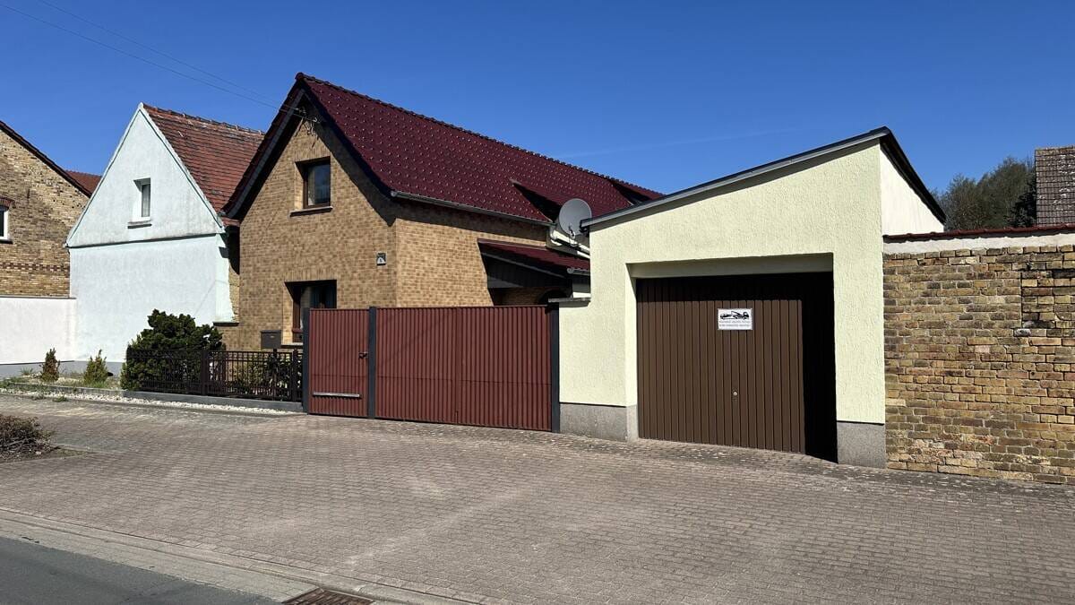 Immobilie in Muldestausee - Gepflegtes Einfamilienhaus mit schönem Garten, Pool und Garage in Gossa - Bild 1