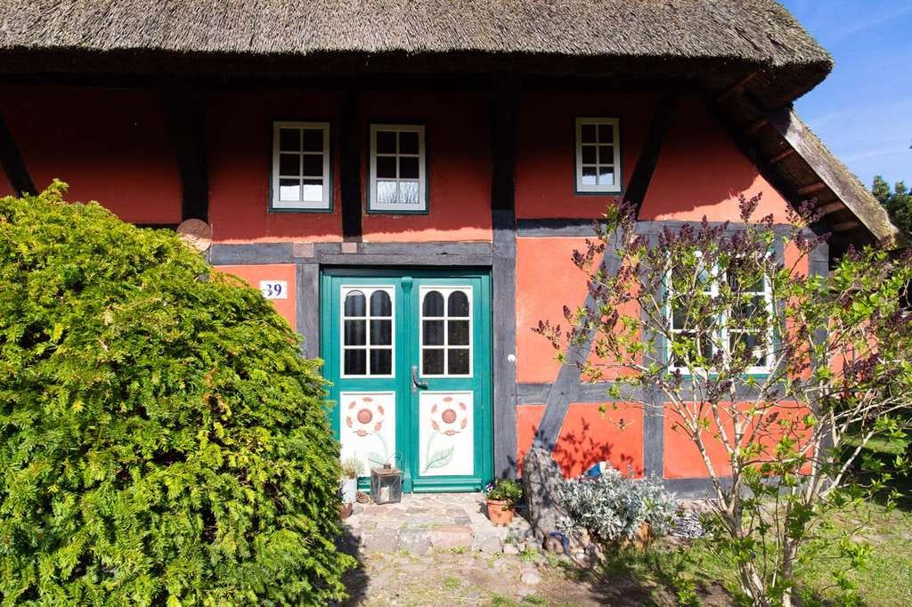 Immobilie in Dierhagen - Historisches Fischlandhaus mit 2 kleinen Ferienhäusern - Bild 4