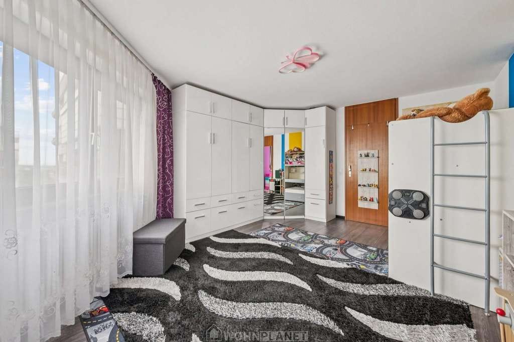 Immobilie in Tamm - Über den Dächern von Tamm: Wohnen mit Blick über Tamm - 3,5-Zimmer-Penthouse, Aufzug und Tiefgarage - Bild 2